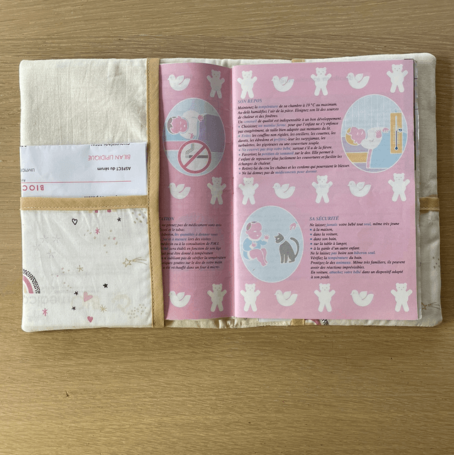 Protège carnet de santé, marron et cœur scintillant 