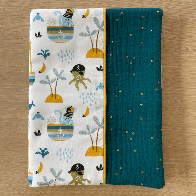 Protège carnet de santé, bleu et animaux pirates 